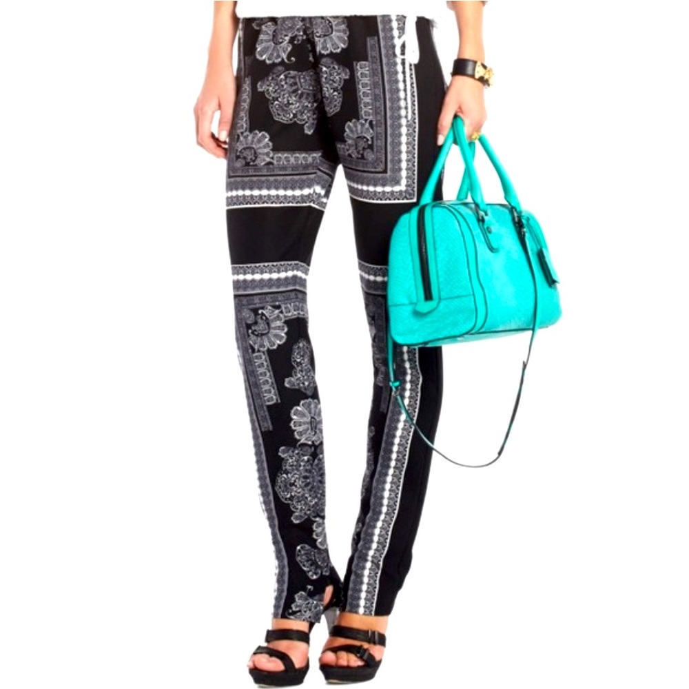 ✨Gorgeous scarf print BCBG MAX AZRIA pants size S✨